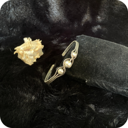 Pearl Mold Braclet Antique